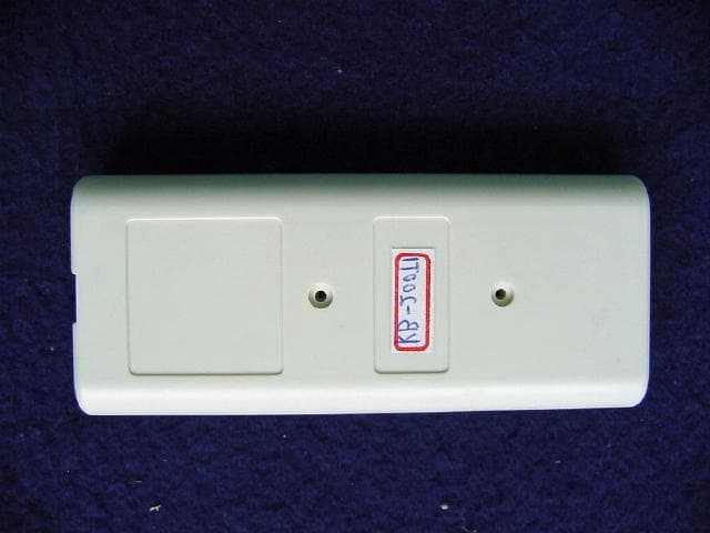 REMOTE CONTROLL TRANSMITTER - FCC ID PEFKB200 - HO WAH GENTING KINTRON SDN. BHD. (2)