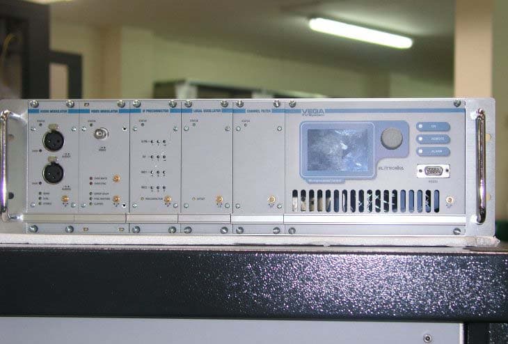 UHF BROADCAST TRANSMITTER - FCC ID PHLVEGA - Elettronika S.r.l.
