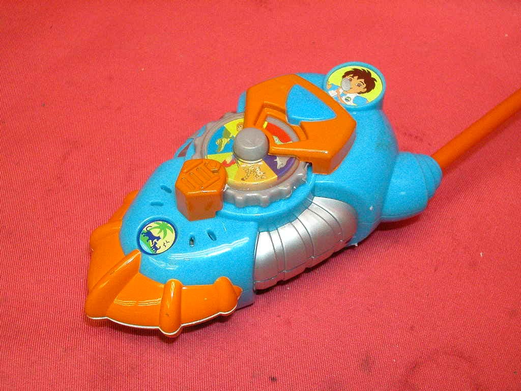 Toy Walkie Talkie - FCC ID PIYL6963-07A2 - Mattel Asia Pacific Sourcing Ltd. (2)