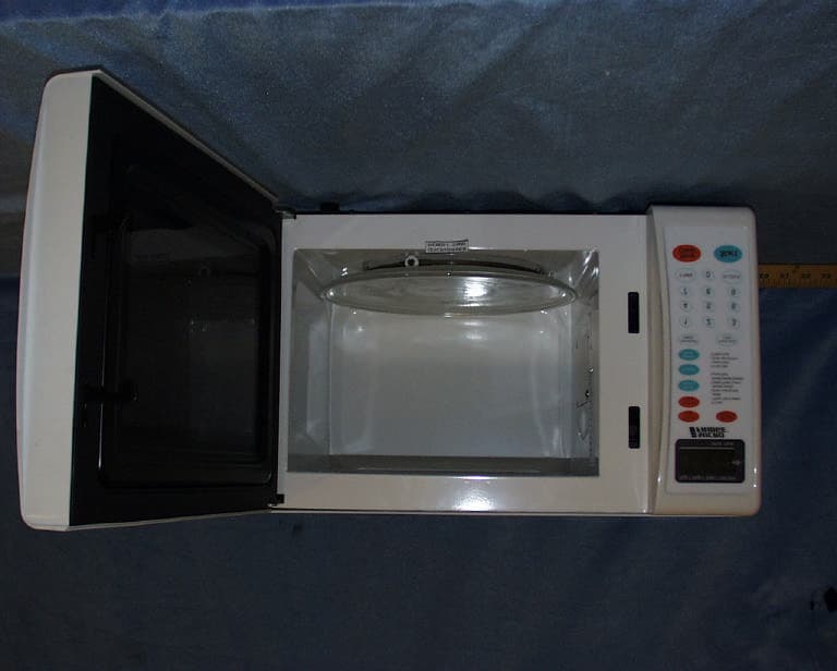 700W OUTPUT MICROWAVE OVENS - FCC ID PKAHR6701M02T - Qingdao Haier Microwave Production Co., Ltd. (3)