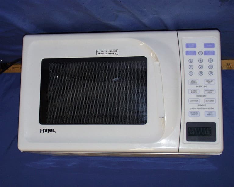 Microwave Oven - FCC ID PKAXZHM06750W - Qingdao Haier Microwave Production Co., Ltd. (2)