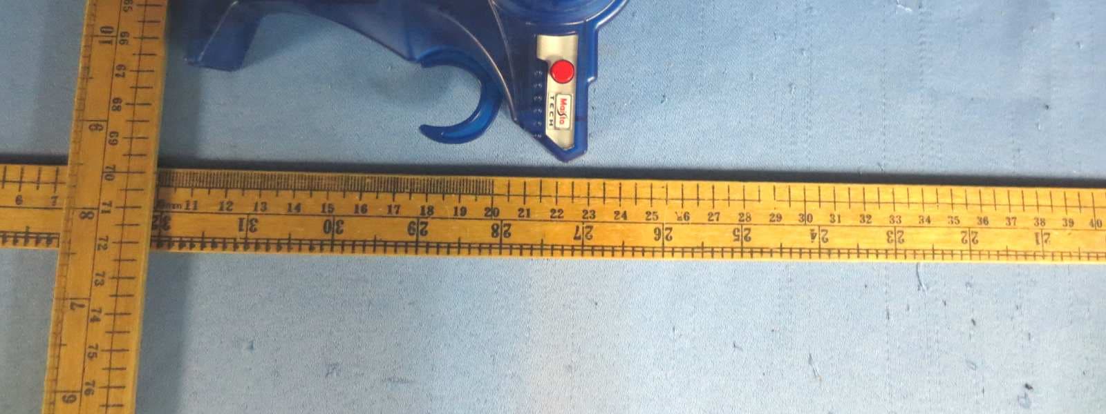 Radio Control Vehicle Light Runners R/C - FCC ID PKG12093RC49 - May Cheong Toy Products Fty. Ltd. (2)