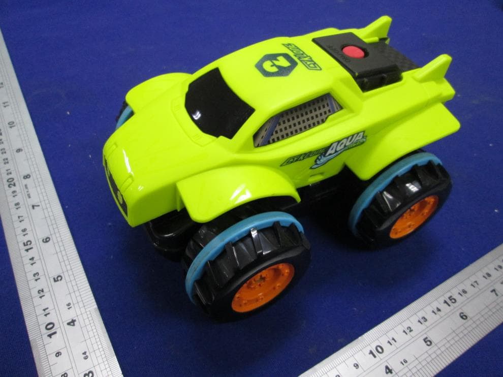 RC Cyklone Aqua Tread - FCC ID PKG20028RC - May Cheong Toy Products Fty. Ltd. (3)