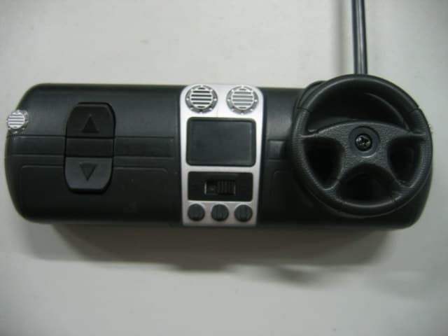 27MHz Radio Transmitter - FCC ID PKG81060RC27 - May Cheong Toy Products Fty. Ltd. (2)