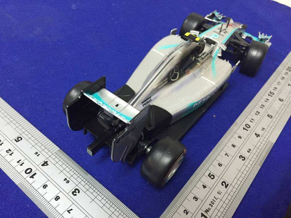 1 24 R/C MERCEDES AMG PETRONAS F1 W05 HYBRID - FCC ID PKG81082RC49 - May Cheong Toy Products Fty. Ltd. (2)