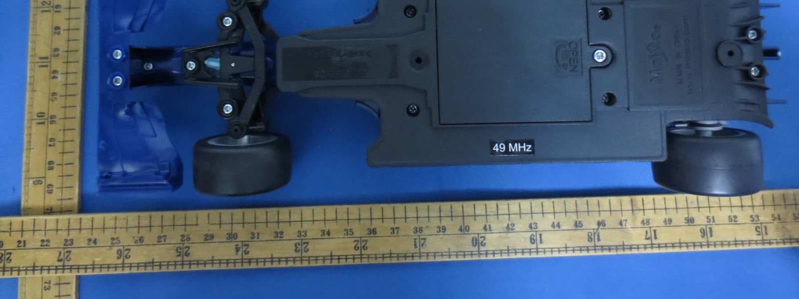 Radio Control Vehicle 1/18 R/C Red Bull Racing RB9 - FCC ID PKG81084RC49 - May Cheong Toy Products Fty. Ltd. (4)