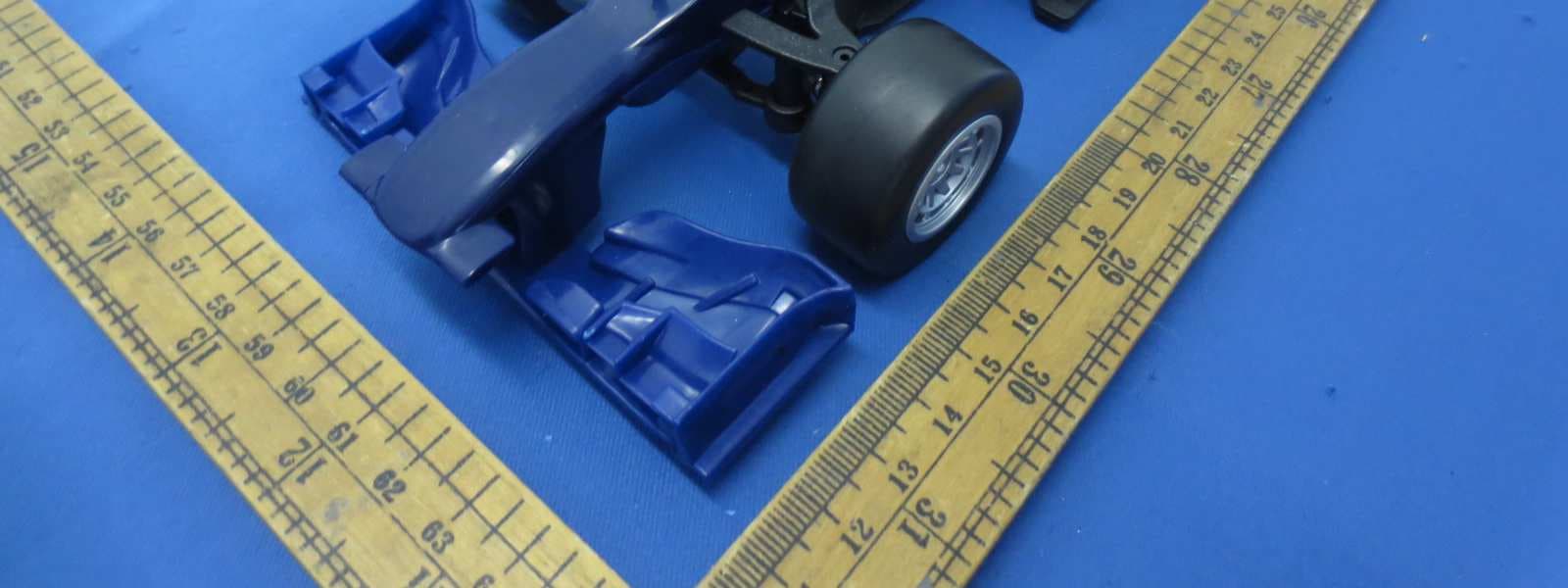 Radio Control Vehicle 1/18 R/C Red Bull Racing RB9 - FCC ID PKG81084RC49 - May Cheong Toy Products Fty. Ltd.