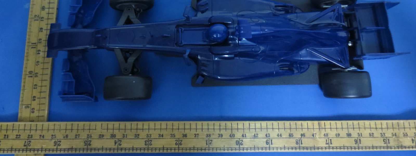Radio Control Vehicle 1/18 R/C Red Bull Racing RB9 - FCC ID PKG81084RC49 - May Cheong Toy Products Fty. Ltd. (2)