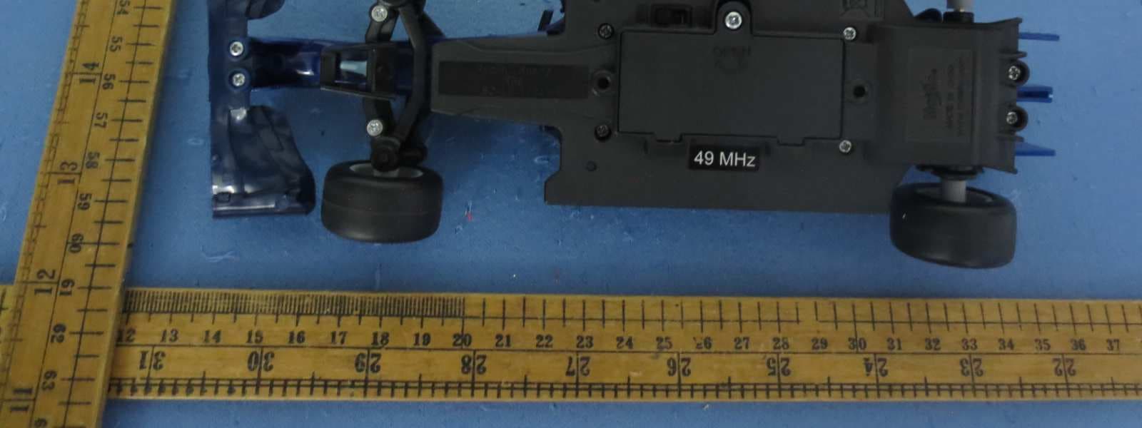 Radio Control Vehicle 1/24 R/C Red Bull Racing RB9 - FCC ID PKG81143RC49 - May Cheong Toy Products Fty. Ltd. (4)
