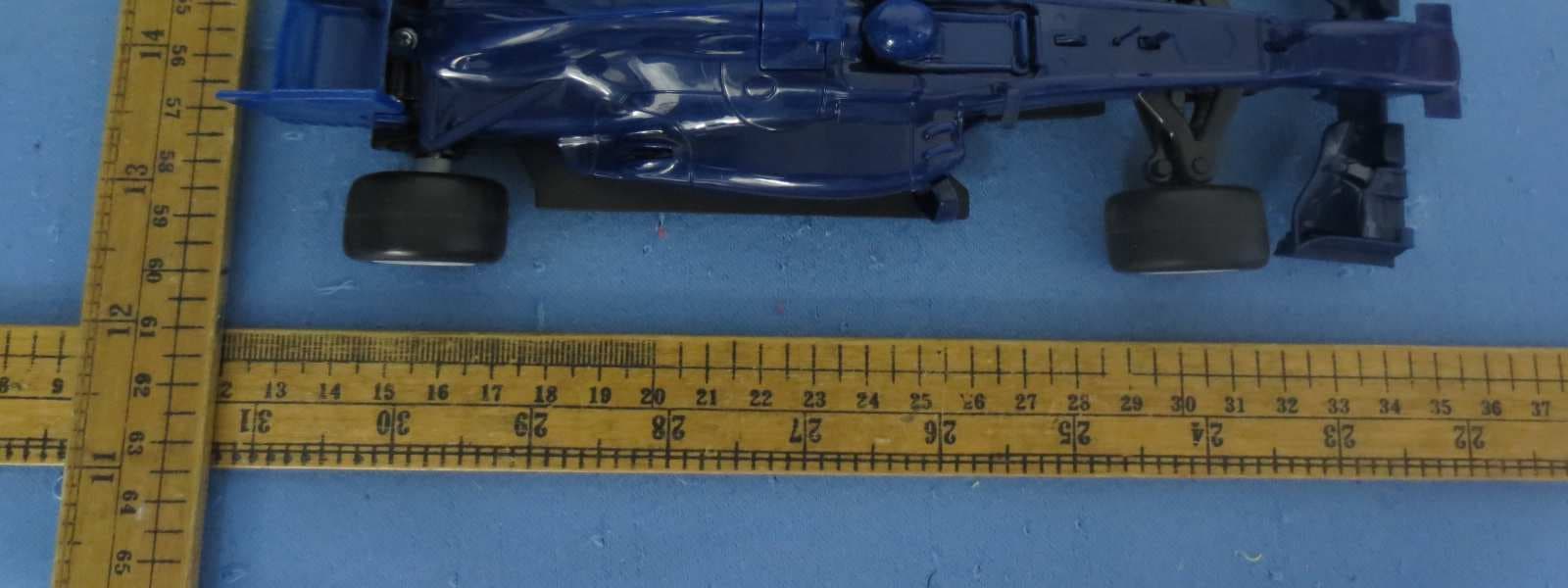 Radio Control Vehicle 1/24 R/C Red Bull Racing RB9 - FCC ID PKG81143RC49 - May Cheong Toy Products Fty. Ltd.