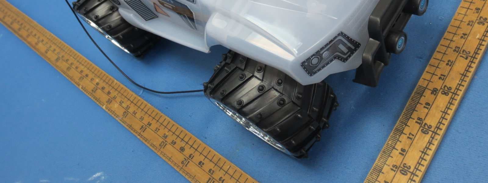 Radio Control Vehicle Light Runners R/C - FCC ID PKG81202RC49 - May Cheong Toy Products Fty. Ltd. (2)