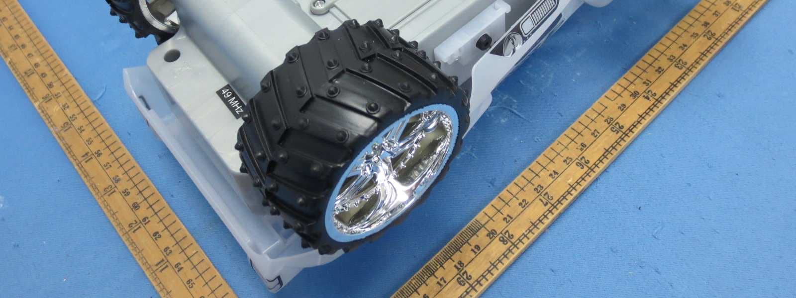 Radio Control Vehicle Light Runners R/C - FCC ID PKG81202RC49 - May Cheong Toy Products Fty. Ltd.