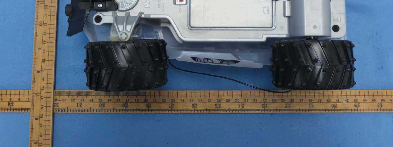 Radio Control Vehicle Light Runners R/C - FCC ID PKG81202RC49 - May Cheong Toy Products Fty. Ltd. (3)