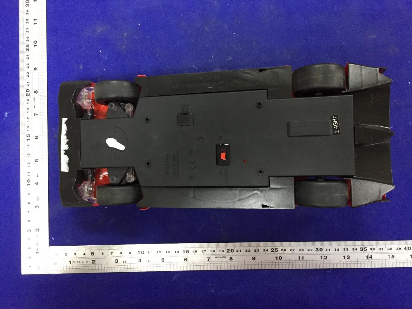 1 16 RC Ferrari 499P - FCC ID PKG82861RC - May Cheong Toy Products Fty. Ltd. (4)