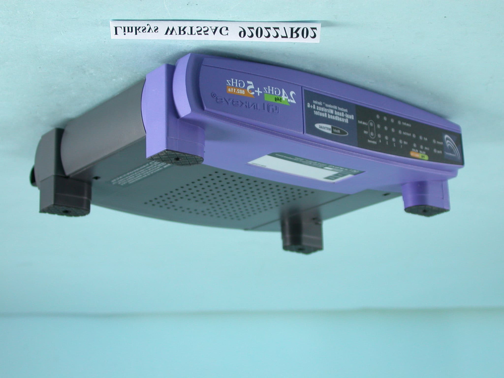 Dual-Band Wireless A+G Broadband Router - FCC ID PKW-WRT55AG - Cisco-Linksys, LLC (2)