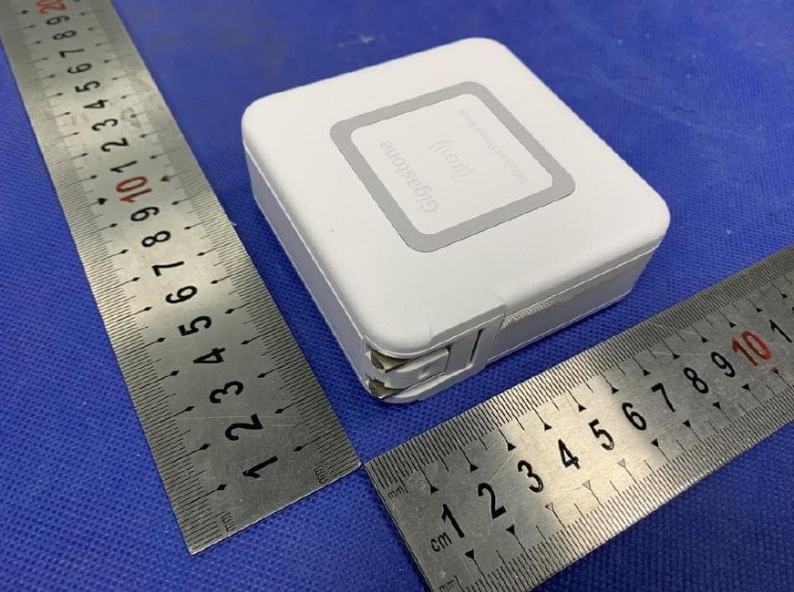 Qi Travel Power Bank - FCC ID PLE-QP-10200 - Gigastone Corp. (4)