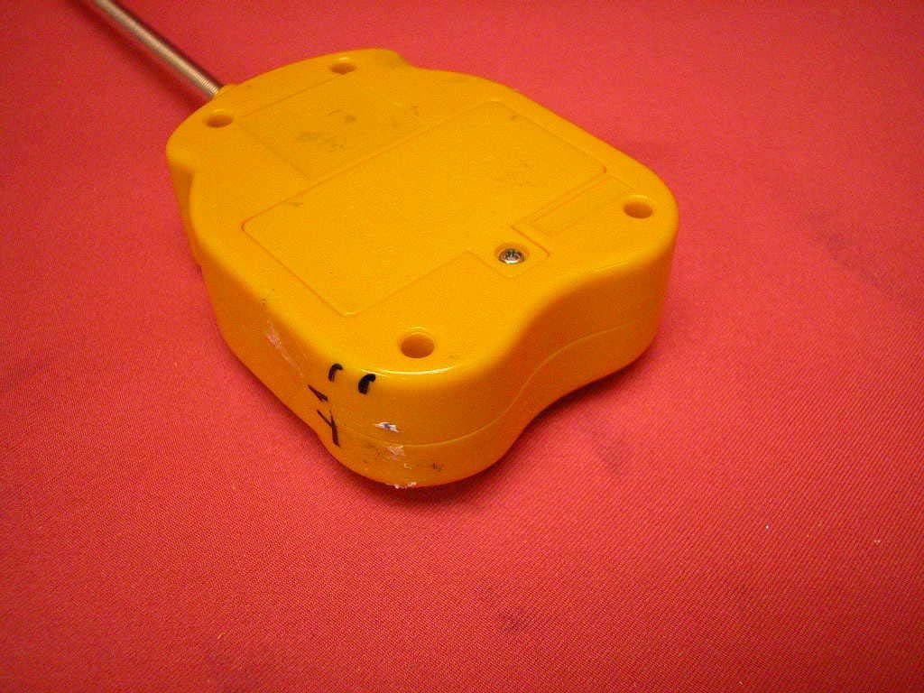 RC Car - FCC ID PN6RC2793259A - Maison Joseph Battat Ltd. (4)