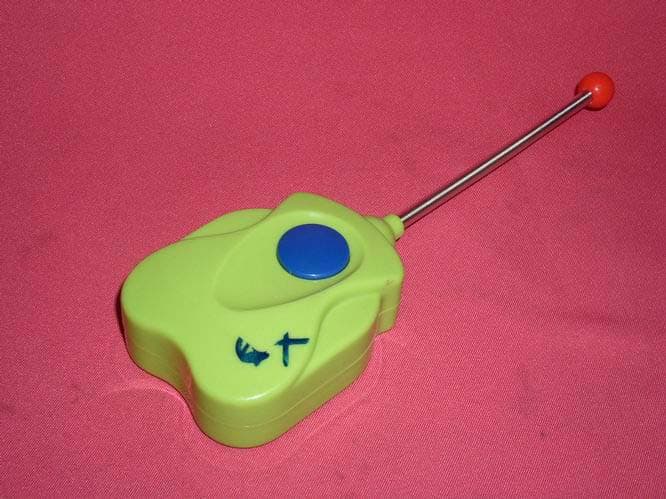 RC Car - FCC ID PN6RC2793529 - Maison Joseph Battat Ltd. (2)