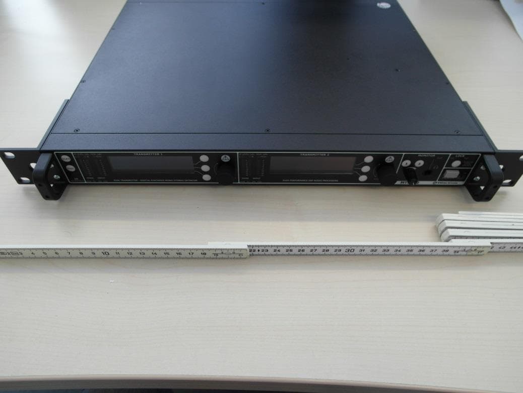 Dual Transmitter - FCC ID POUMTK952N-2W0 - Wisycom s.r.l. (3)