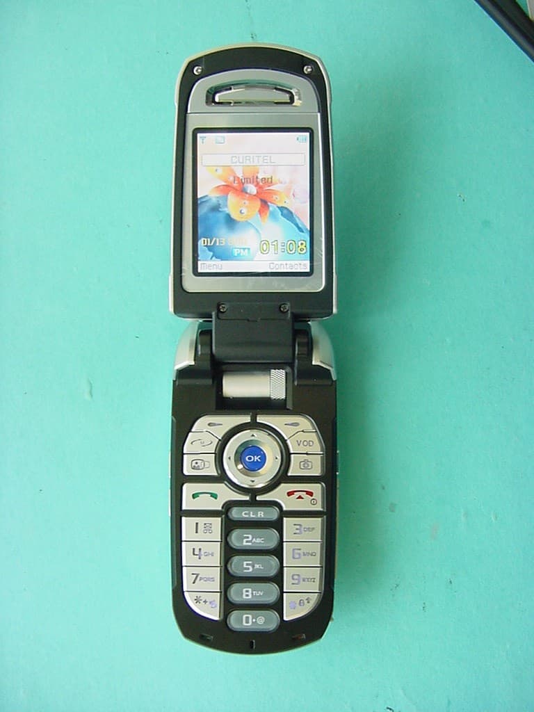 GSM 900/1800/1900 UMTS Mobile Phone with BT - FCC ID PP4GU-1000 - Pantech Co., Ltd.