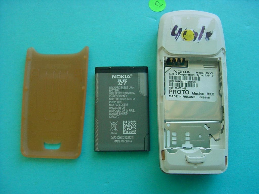 GSM Mobile Phone (PCS 1900) - FCC ID PPIRH-19 - Microsoft Corporation (4)
