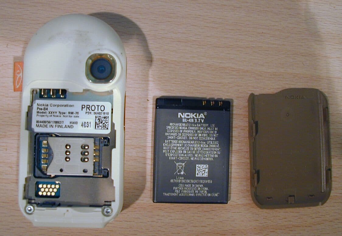 GSM 900/1800/1900 w BT - FCC ID PPIRM-70X - Microsoft Corporation