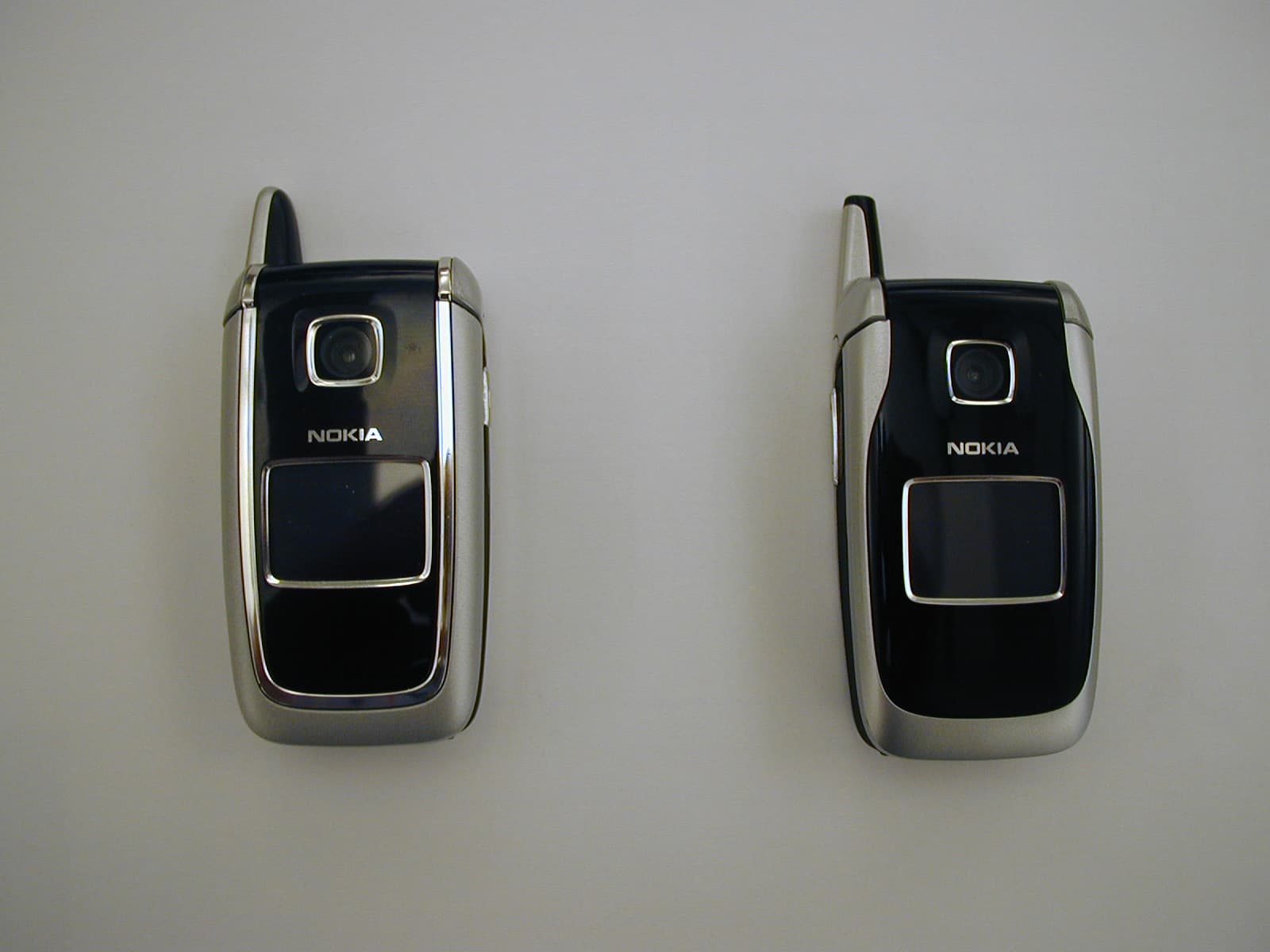 GSM 900/ 1800/ 1900 PCS Phone - FCC ID PPIRM-76 - Microsoft Corporation (2)