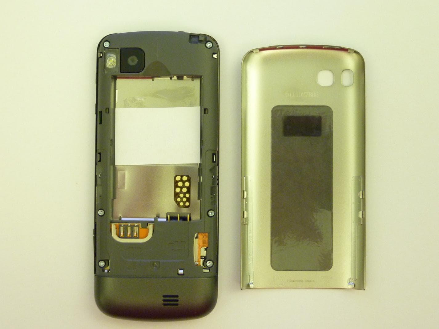 GSM/WCDMA cellular phone w/BT and WLAN - FCC ID PPIRM-776 - Microsoft Corporation (2)
