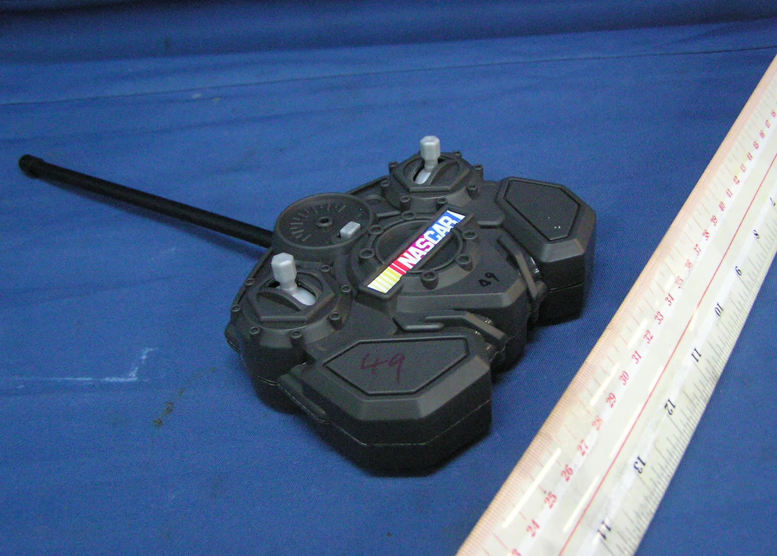 NASCAR 1/24TH RF - FCC ID PQN44422TX49MHZ - Spin Master Toys Far East Ltd. (2)