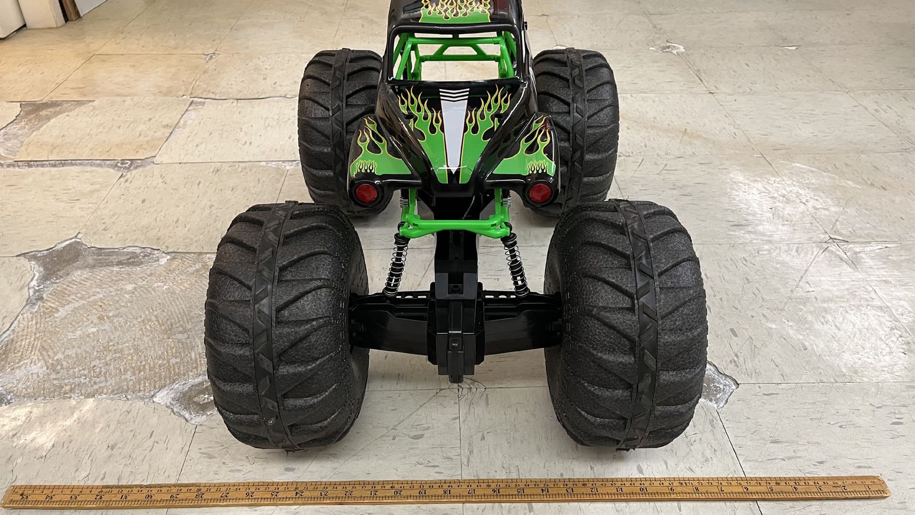 MJC Mega Grave Digger, MJC RDC Mega Grave Digger, MJC RDC Mega El Toro Loco, MNJ RDC Mega Megalodon RC, TRGT MIXED MEGA MJ HAFT PALLET, MJC COP Mega RC Asst PAL - FCC ID PQN66804RX2G43 - Spin Master Toys Far East Ltd. (5)