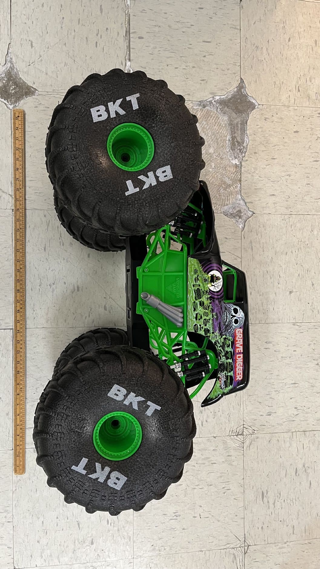 MJC Mega Grave Digger, MJC RDC Mega Grave Digger, MJC RDC Mega El Toro Loco, MNJ RDC Mega Megalodon RC, TRGT MIXED MEGA MJ HAFT PALLET, MJC COP Mega RC Asst PAL - FCC ID PQN66804RX2G43 - Spin Master Toys Far East Ltd. (3)