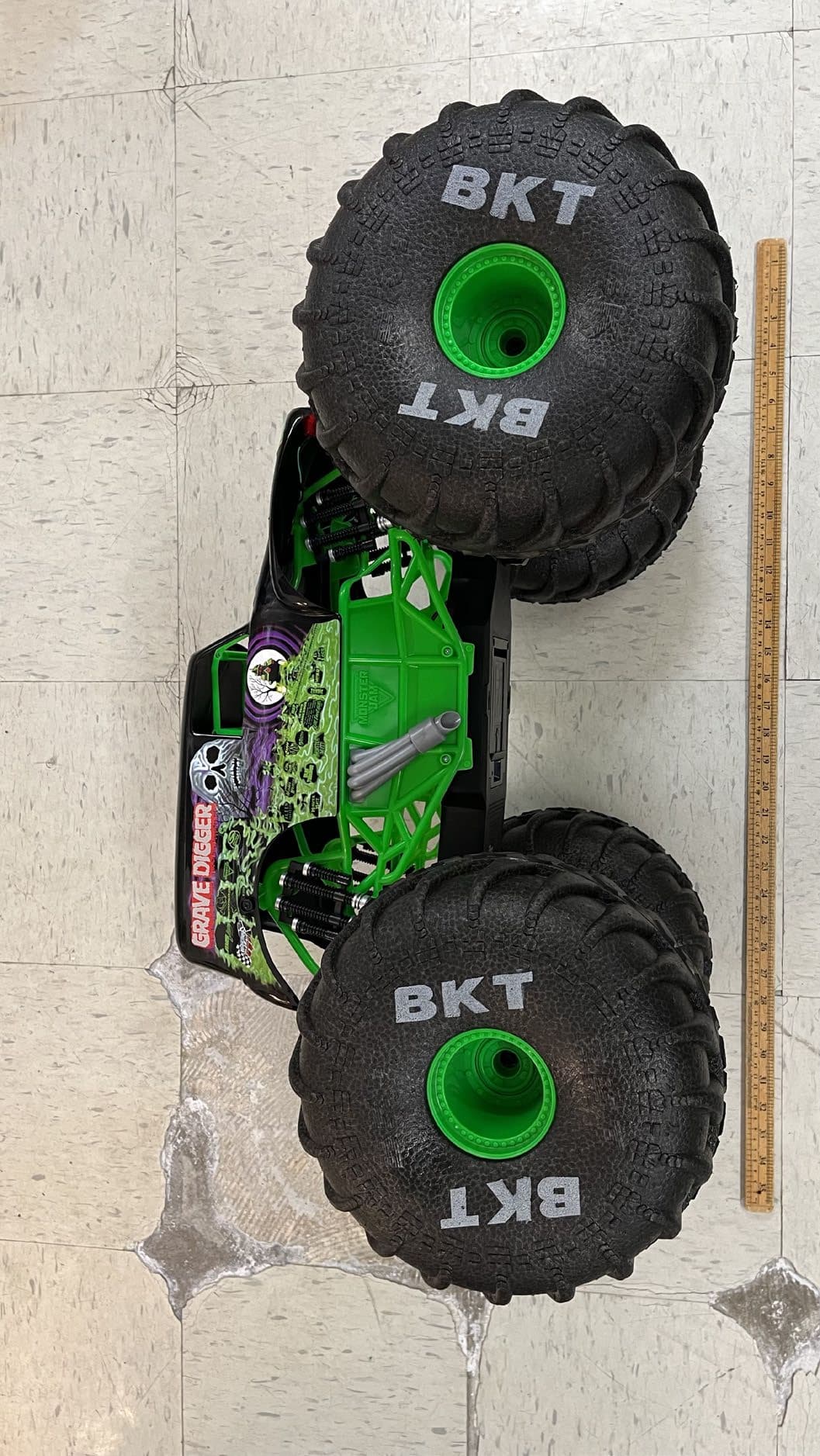 MJC Mega Grave Digger, MJC RDC Mega Grave Digger, MJC RDC Mega El Toro Loco, MNJ RDC Mega Megalodon RC, TRGT MIXED MEGA MJ HAFT PALLET, MJC COP Mega RC Asst PAL - FCC ID PQN66804RX2G43 - Spin Master Toys Far East Ltd. (2)