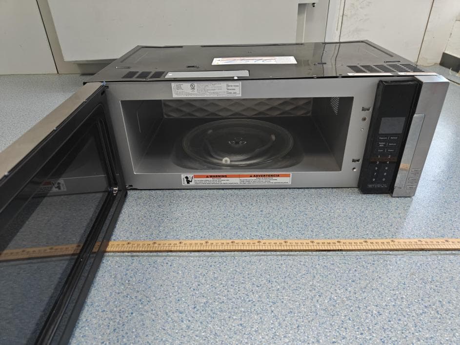 Household microwave oven - FCC ID PR4TANGOLPTKX - Whirlpool Microwave Products Development Limited. (4)
