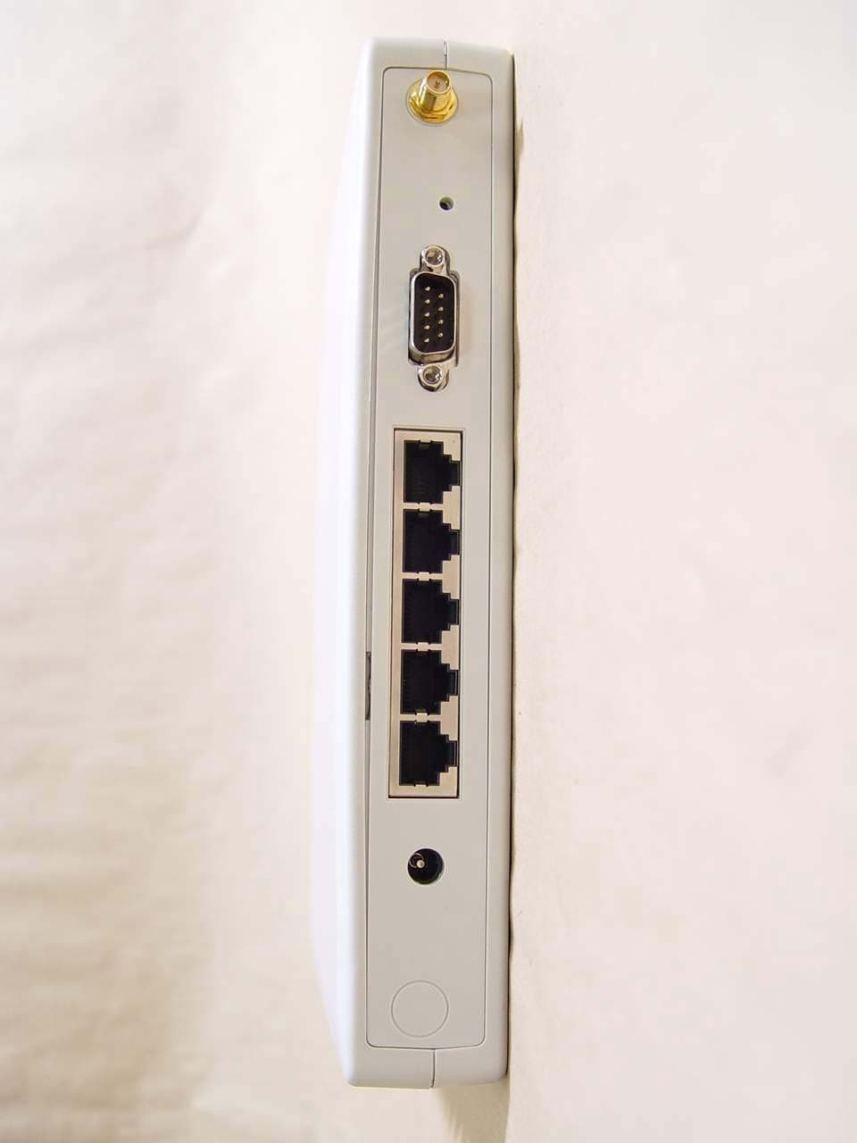 Wireless Internet Access Server Applicance - FCC ID PRL-IWE3000 - Interepoch Technology, Inc. (4)