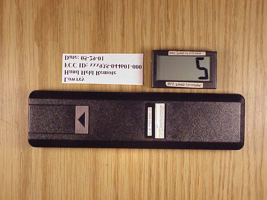 Hand-Held RF Remote Control - FCC ID PU2935-44601-000 - Lowrey Organ Company (3)