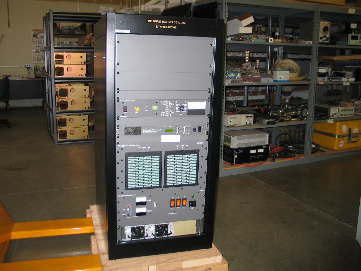 800 WATT DTV TRANSMITTER - FCC ID PW2DTXPRO800VH - Pineapple Technology, Inc.