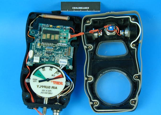 SEMS base station R8060 - FCC ID PW9R8060 - E2V Technologies Ltd. (2)
