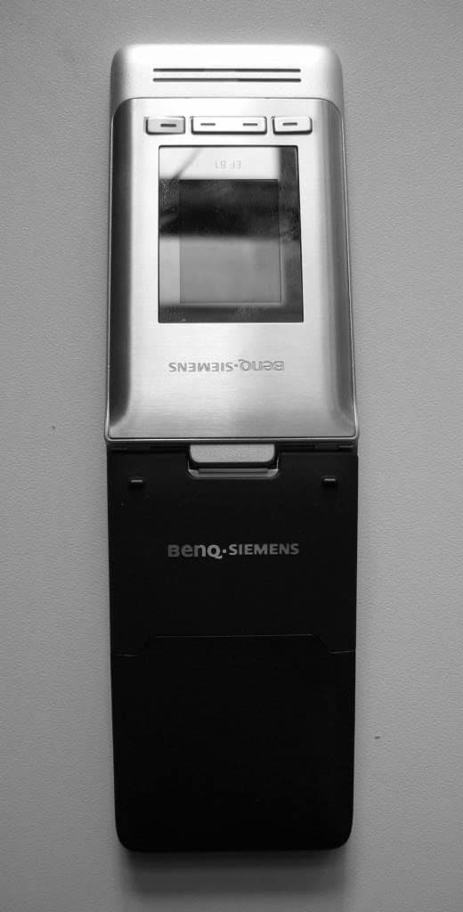 GSM 900/1800/1900 Mobile Phone with BT - FCC ID PWX-EF81 - BenQ Mobile GmbH & Co. OHG (2)
