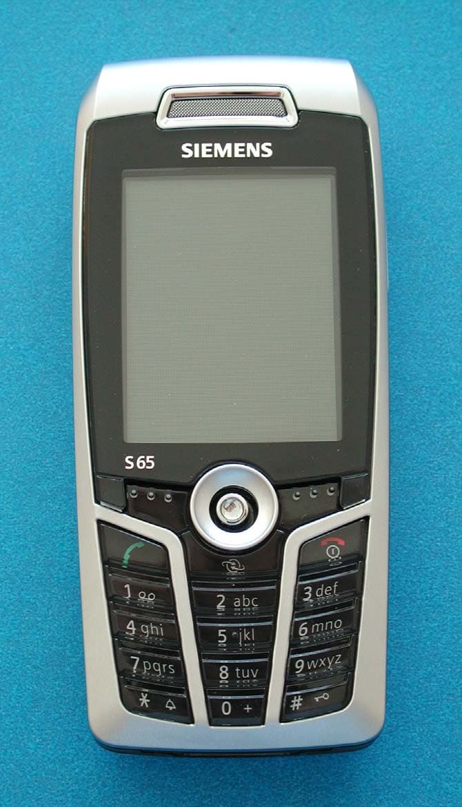 GSM 850/1800/1900 Mobile with BT - FCC ID PWX-S66 - BenQ Mobile GmbH & Co. OHG