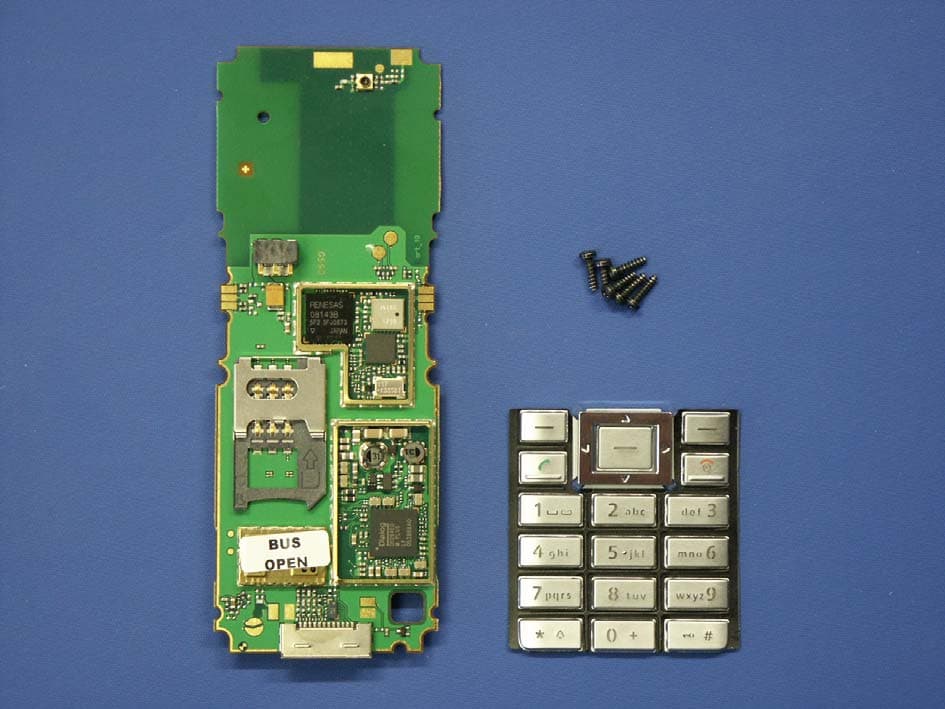 Tri-Band GSM Mobile Phone with BT - FCC ID PWX-S68 - BenQ Mobile GmbH & Co. OHG (2)