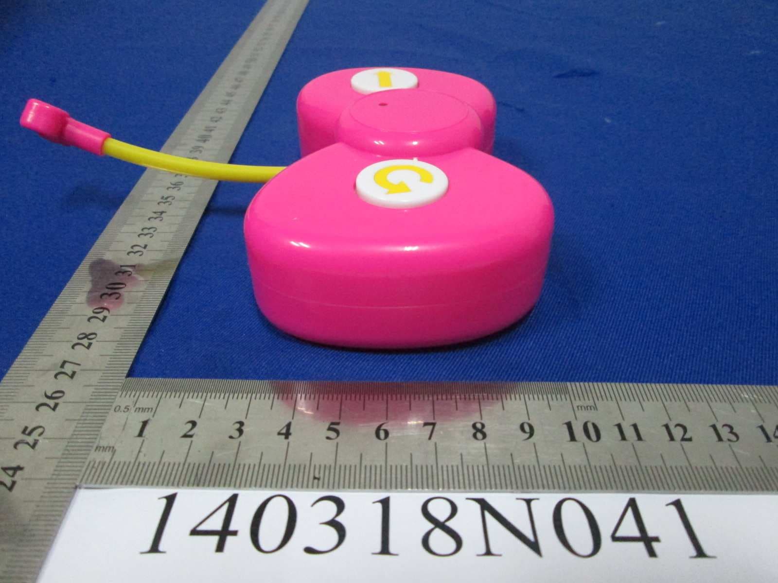10.25 inch Hello Kitty Walk With Me RC - FCC ID PWYJT27TX99018 - Jada Toys Company Limited (2)
