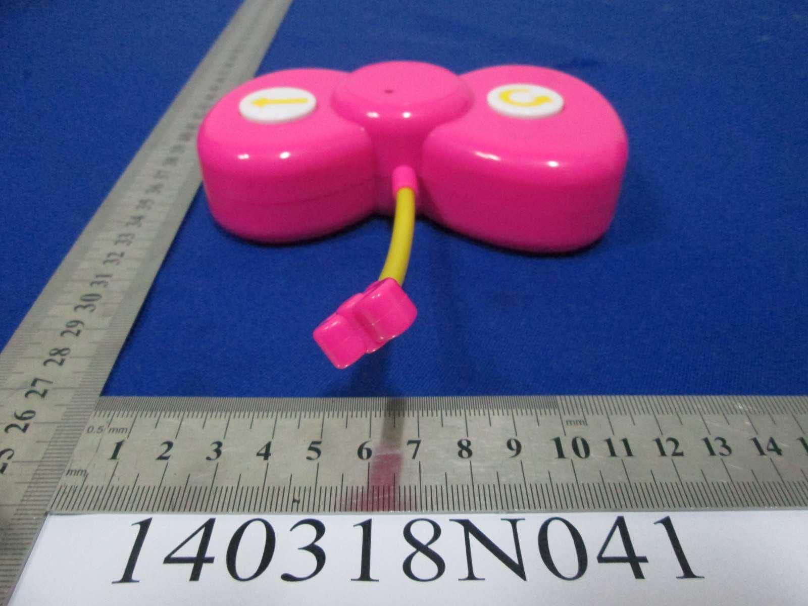 10.25 inch Hello Kitty Walk With Me RC - FCC ID PWYJT27TX99018 - Jada Toys Company Limited (5)
