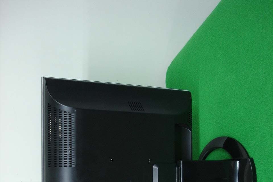 LCD MONITOR - FCC ID PXWHL720A - Wooyoung Telecom Co., Ltd. (2)
