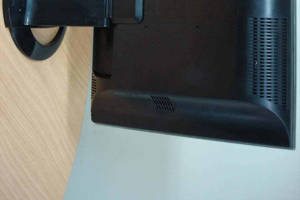 TFT LCD MONITOR - FCC ID PXWHL720D - Wooyoung Telecom Co., Ltd. (2)
