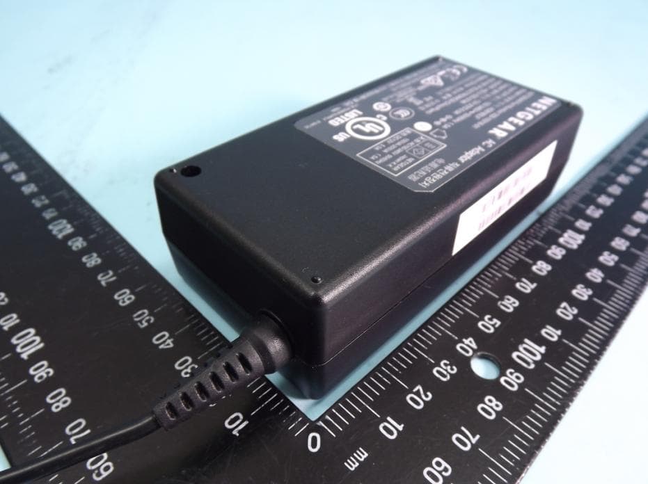 N750 Wireless Dual Band Gigabit ADSL2+ Modem Router - FCC ID PY312100194 - Netgear Incorporated (5)