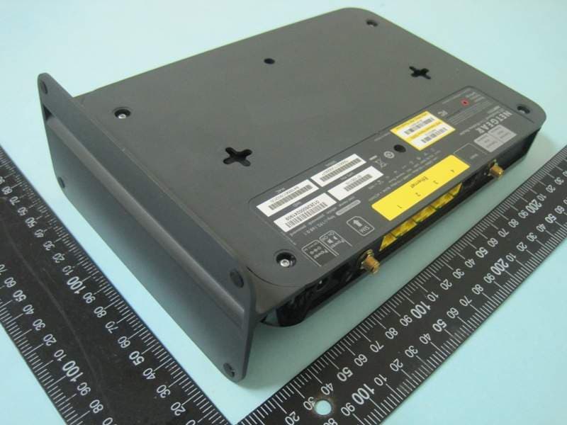 Mobile LTE Broadband 11n Wireless Router - FCC ID PY312200204 - Netgear Incorporated (4)