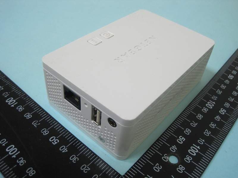 Universal Dual Band Wi-Fi Extender - FCC ID PY312300208 - Netgear Incorporated (3)