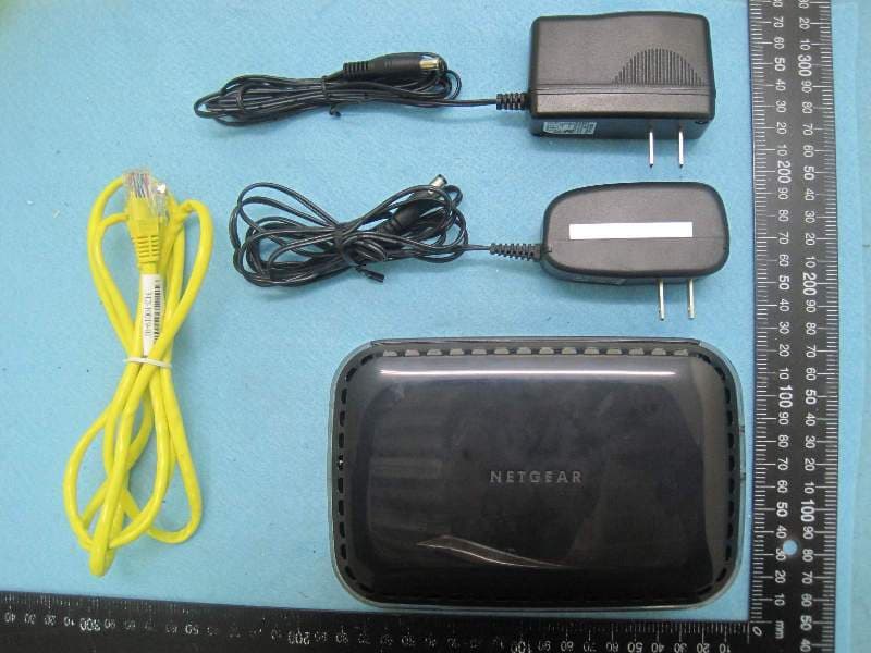 UNIVERSAL DUAL BAND WIFI RANGE EXTENDER - FCC ID PY313400243 - Netgear Incorporated (1)
