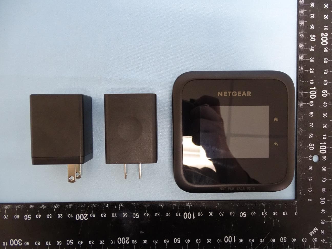 Netgear 5G MHS Travel Router - FCC ID PY321100529 - Netgear Incorporated (5)