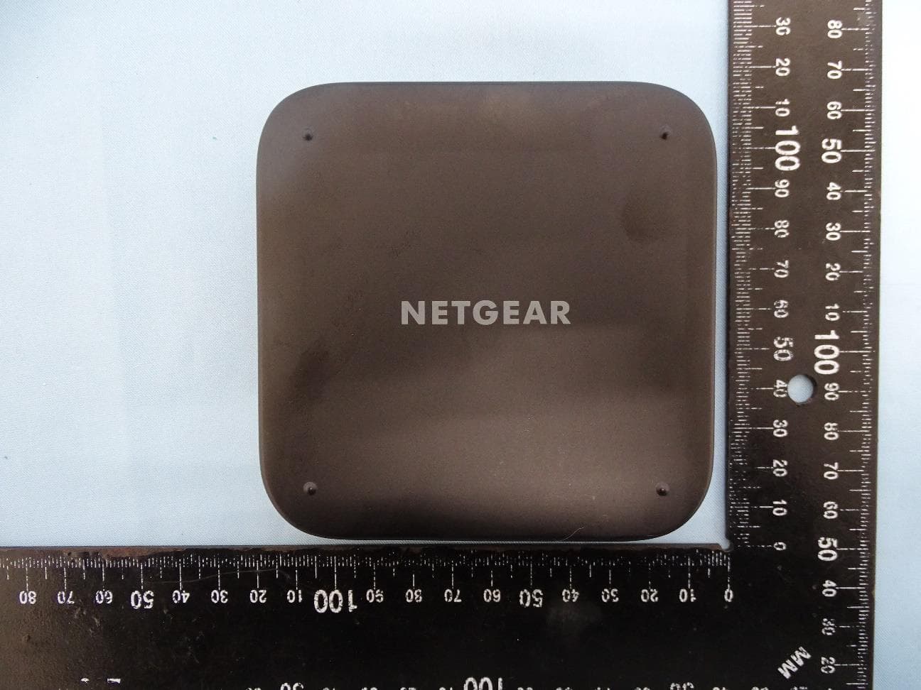 Netgear 5G MHS Travel Router - FCC ID PY321100529 - Netgear Incorporated (4)